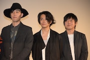 RADWIMPSの野田洋次郎(左)、武田祐介(中央)、桑原彰(右)。