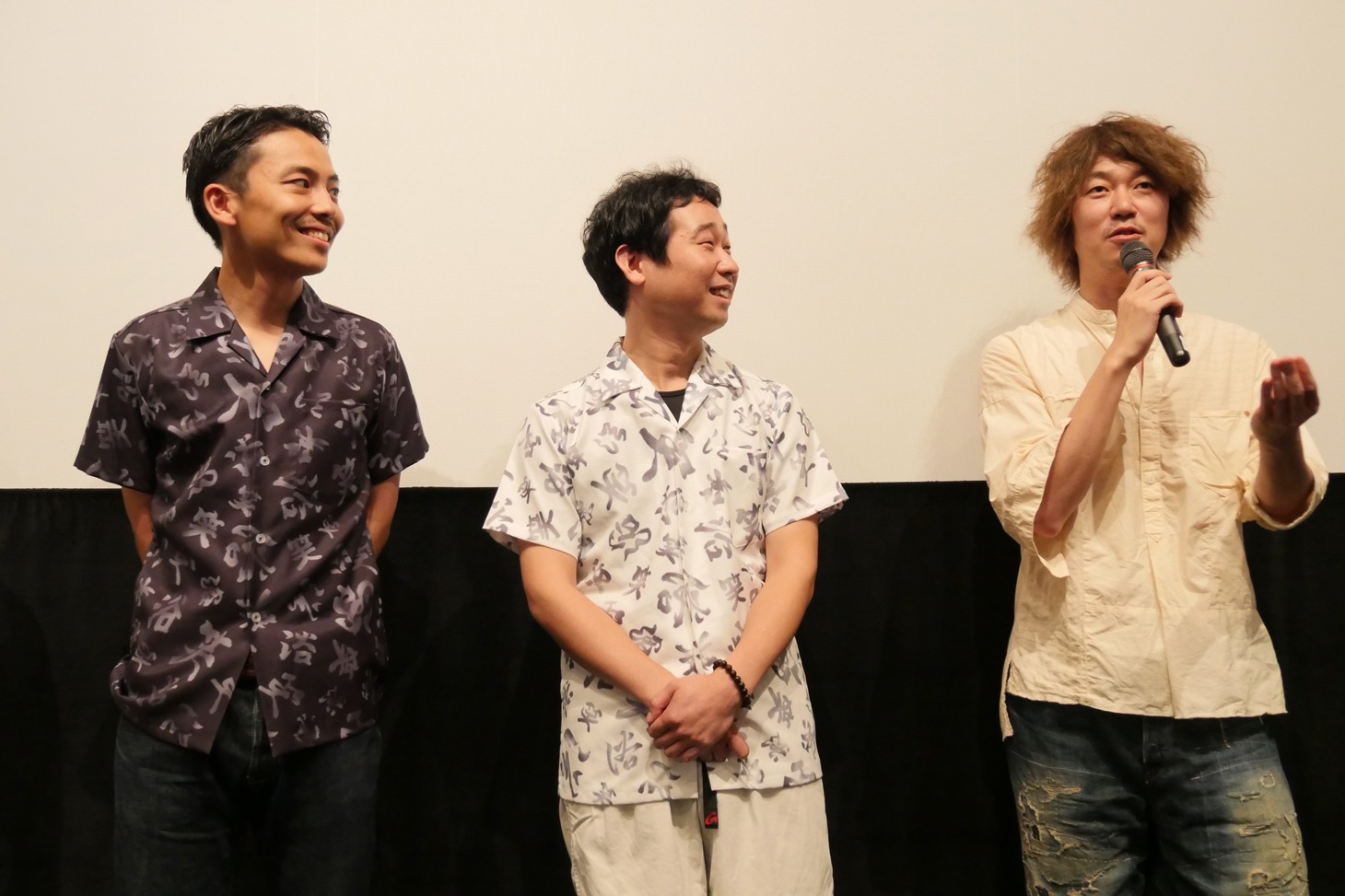 左から森岡龍、前野朋哉、新井浩文。