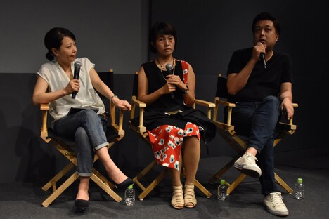 撮影現場を振り返る登壇者たち。