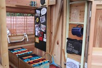 1/2スケール“動くログハウス”の中の様子。