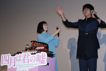 左から広瀬すず、山崎賢人。