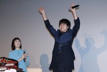 左から広瀬すず、山崎賢人。