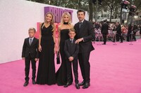 「ブリジット・ジョーンズの日記 ダメな私の最後のモテ期」ワールドプレミアにて、家族とともに登場したパトリック・デンプシー（右）。