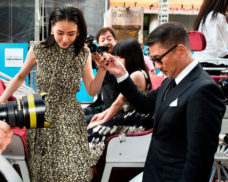 第40回モントリオール世界映画祭レッドカーペットにて、長澤まさみ（左）、中井貴一（右）。