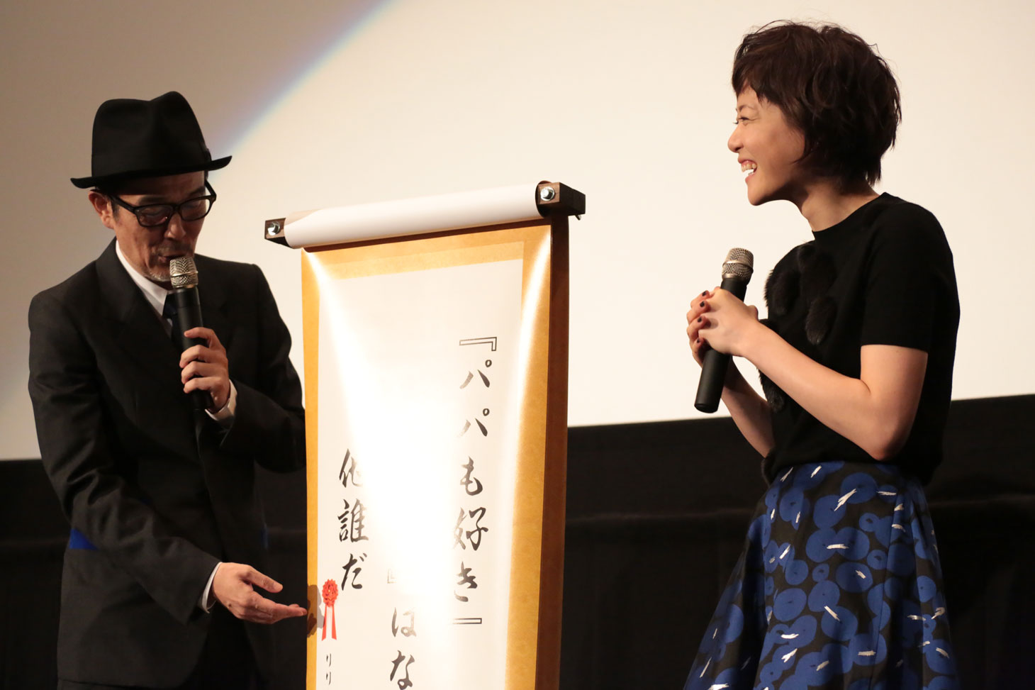 左からリリー・フランキー、上野樹里。