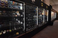 壁一面に並ぶヴィンテージグッズ。