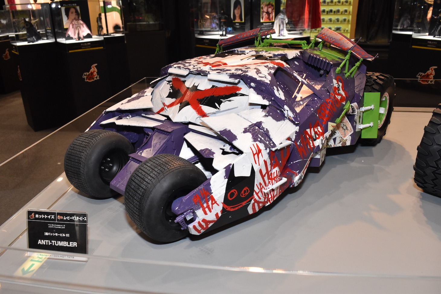 「バットマン100%ホットトイズ」より痛バットモービル「ANTI-TUMBLER」。