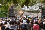 「24th Sunset Live 2016」での勝手に観光協会Zによるパフォーマンスの様子。(c)Sunset Live 2016