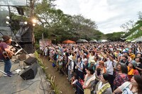 「24th Sunset Live 2016」での勝手に観光協会Zによるパフォーマンスの様子。(c)Sunset Live 2016