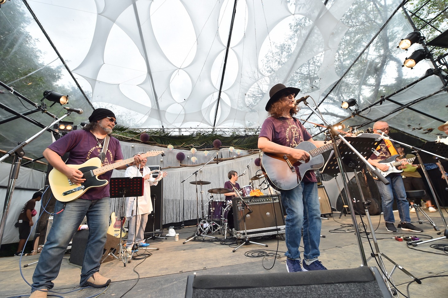 「24th Sunset Live 2016」での勝手に観光協会Zによるパフォーマンスの様子。(c)Sunset Live 2016
