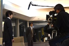 「闇金ウシジマくん Part3」沢村真司役の本郷奏多（左）と、清栄真実役の山田裕貴（中央）。