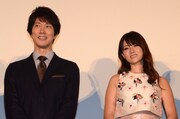 左から佐々木蔵之介、深田恭子。