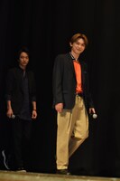 左から浅香航大、吉沢亮。