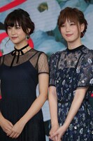 左から山本美月、本田翼。