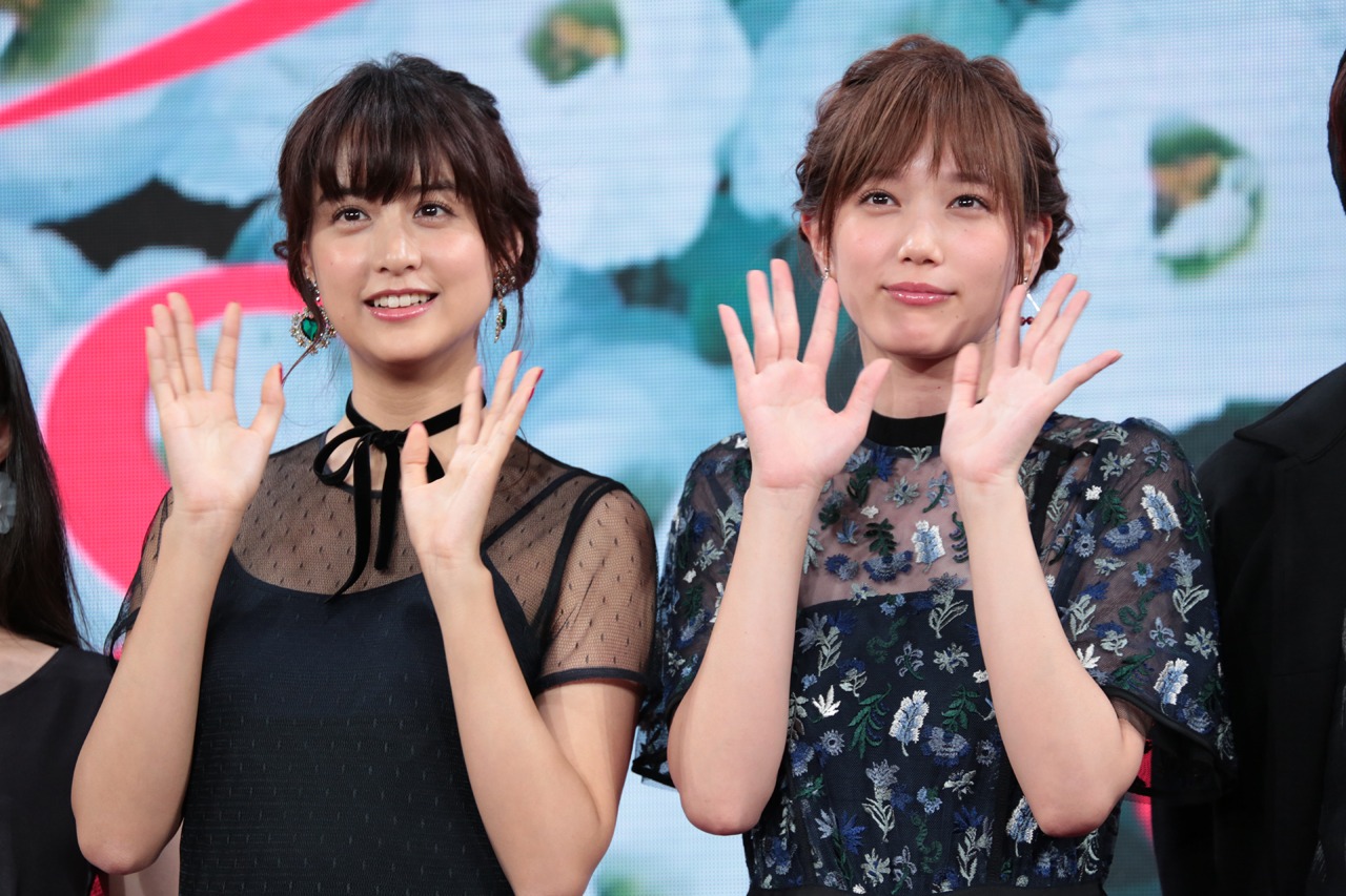 左から山本美月、本田翼。
