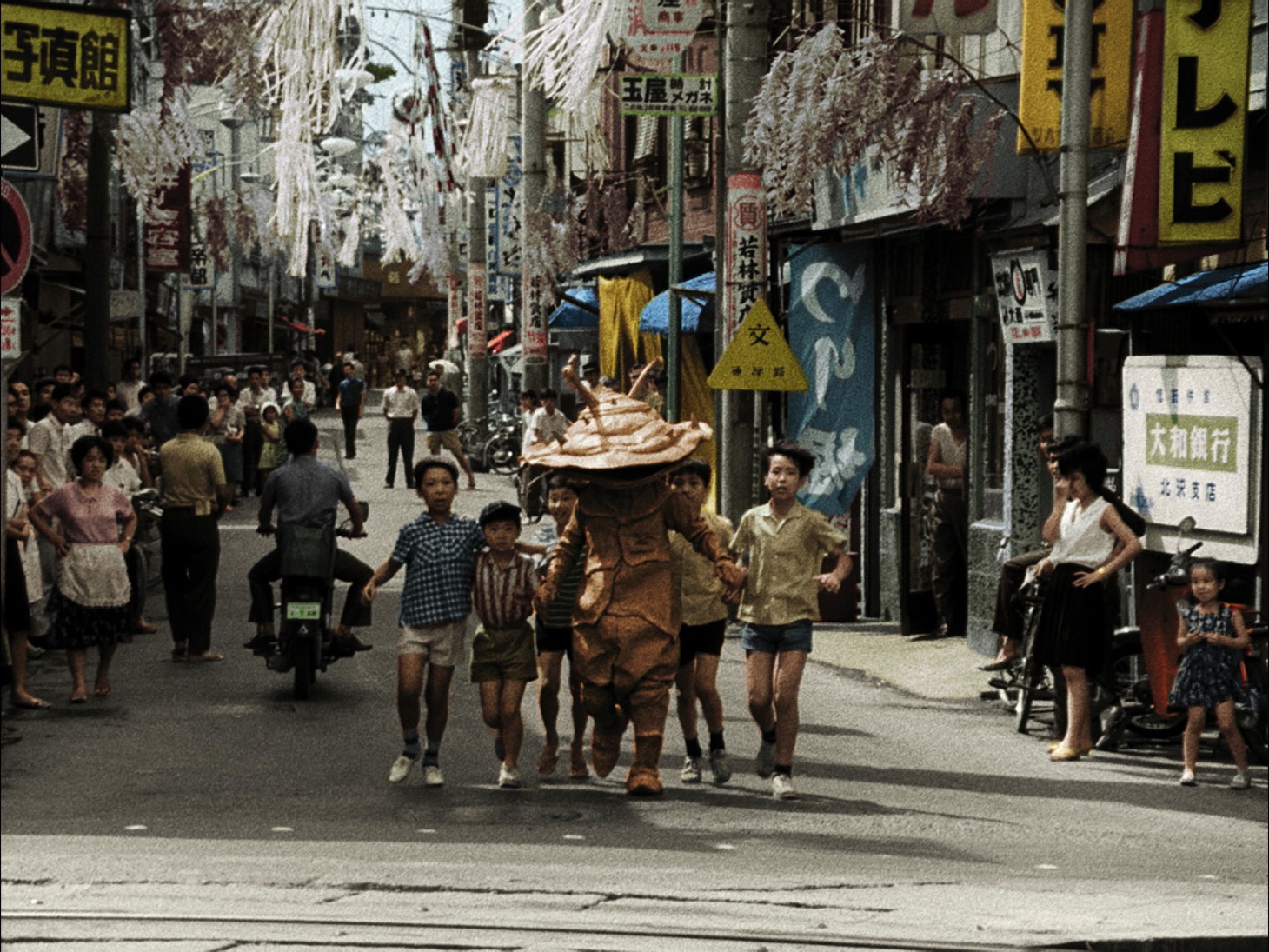 「ウルトラQ」より「カネゴンの繭」カラーライズ版。(c)円谷プロ