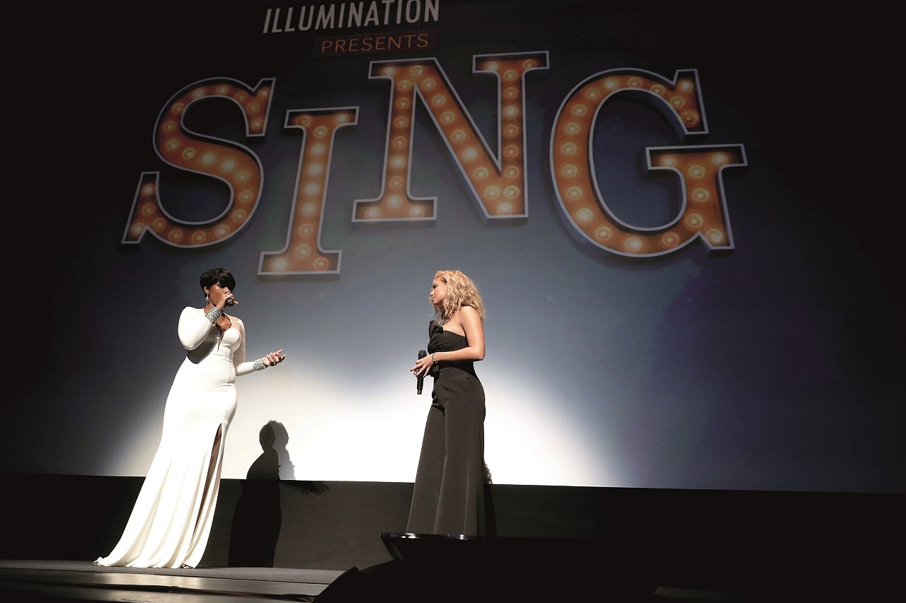 「SING／シング」プレミア上映後に行われたライブパフォーマンスの様子。