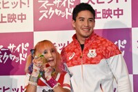 左から小林リナ、ベイカー茉秋。