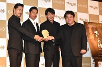 「たたら侍」凱旋記者会見の様子。