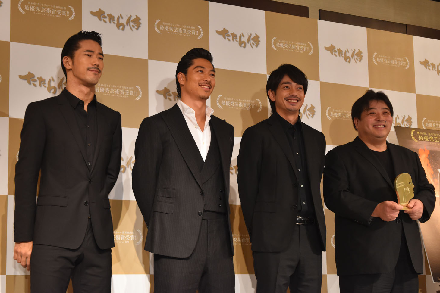 「たたら侍」凱旋記者会見の様子。