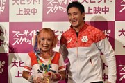 左から小林リナ、ベイカー茉秋。