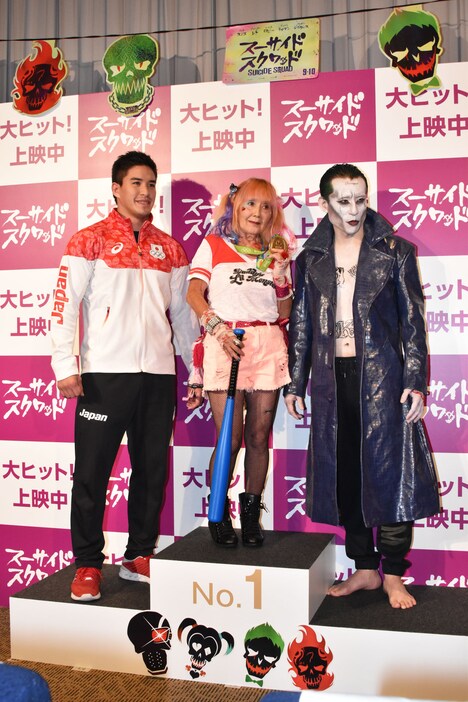 左からベイカー茉秋、小林リナ、なだぎ武。