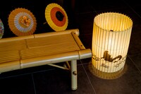 京和傘づくり ゴジラ 照明（6万9660円） TM&(c)TOHO CO., LTD.