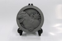 京瓦 ゴジラ 彫刻瓦（5940円） TM&(c)TOHO CO., LTD.