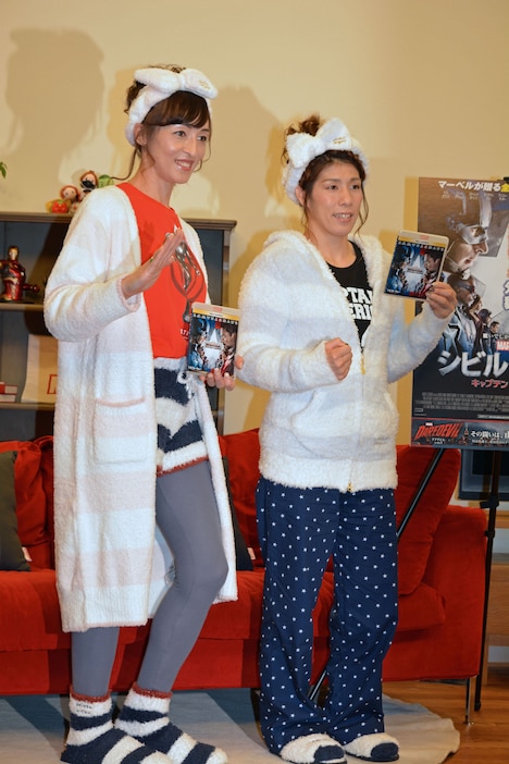 左から室伏由佳、吉田沙保里。