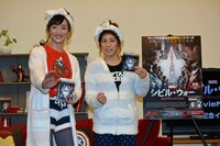 左から室伏由佳、吉田沙保里。