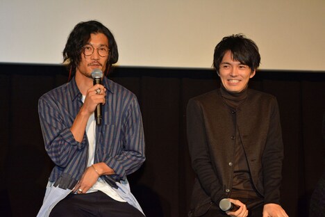 左から淵上泰史、林遣都。