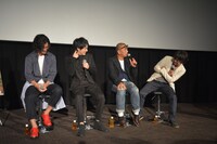 「監督が女だったら、この2人（林遣都と淵上泰史）のどっちに行きますか？」と聞かれ、悩む草野翔吾（一番右）。