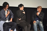 「女性に本当にモテないんですよ」と嘆く林遣都（中央）。