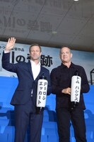 「ハドソン川の奇跡」ジャパンプレミアイベントにて、アーロン・エッカート（左）とトム・ハンクス（右）。