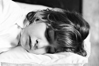 「シークレット・オブ・モンスター」ポストカードビジュアル (c)COAL MOVIE LIMITED 2015