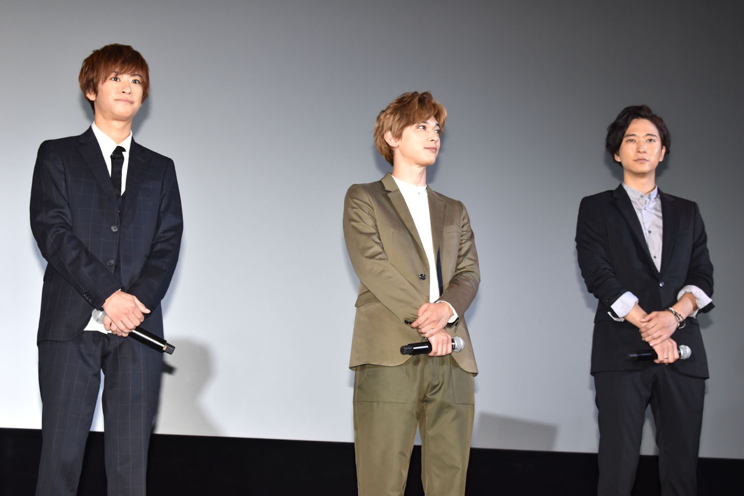 左から赤澤燈、吉沢亮、浅香航大。