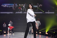 「神戸コレクション2016 AUTUMN & WINTER」より、高橋メアリージュン。