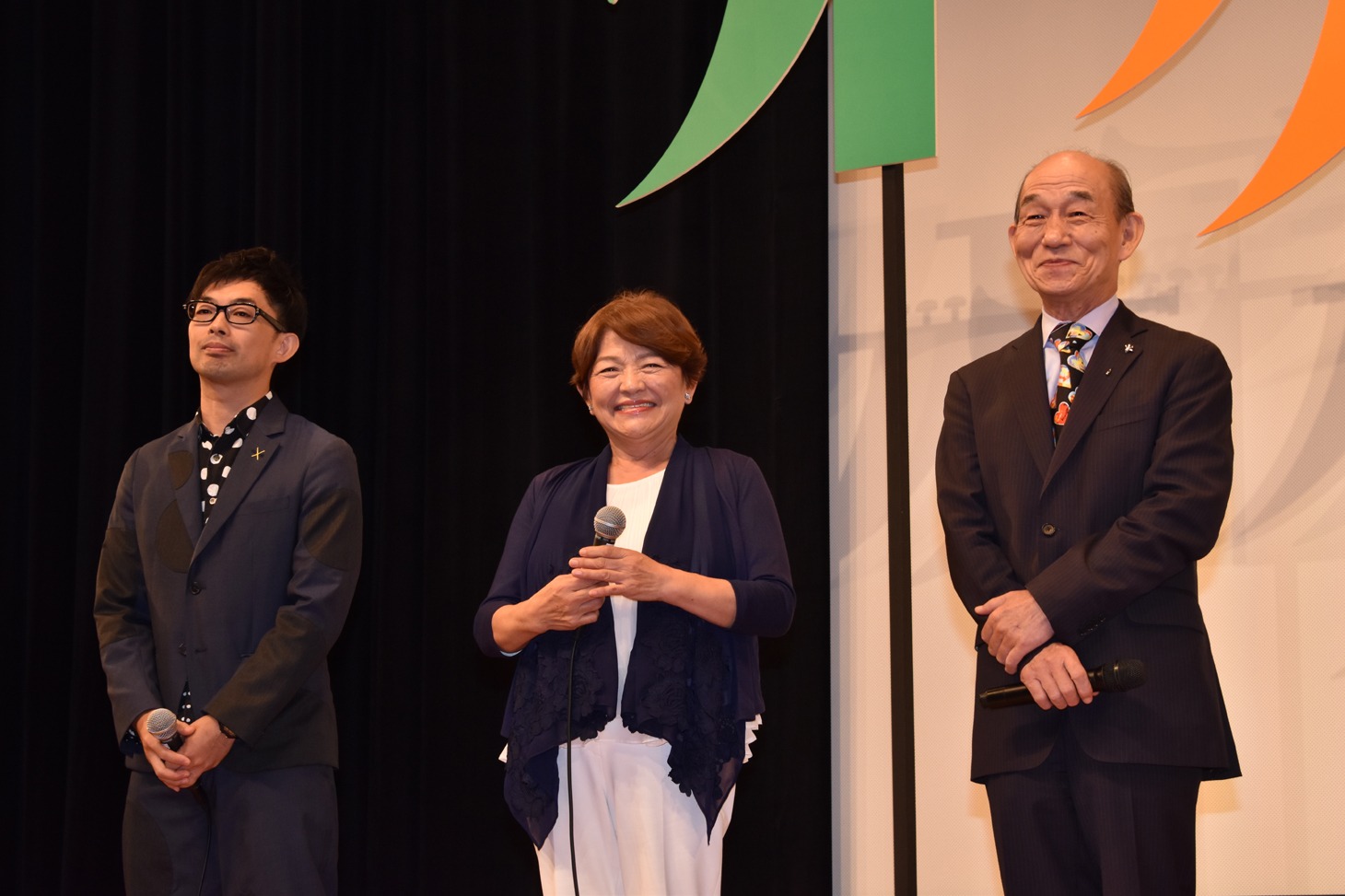 「オケ老人」完成披露試写会の様子。