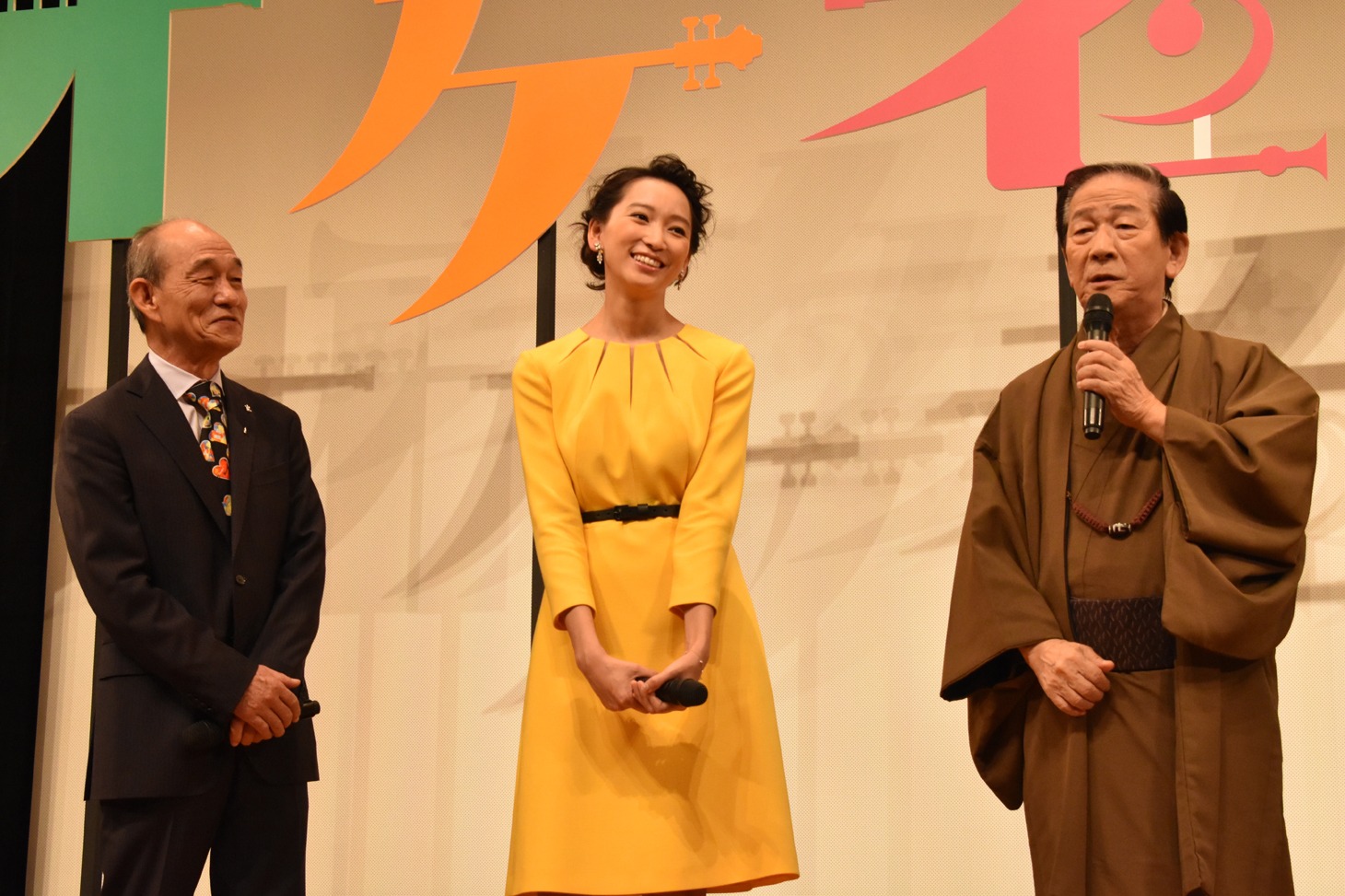 「オケ老人」完成披露試写会の様子。