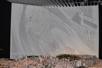 永井豪による「デビルマン」と1/1000スケールの都市のジオラマ。(c)1972-2016 Go Nagai/Dynamic Production All Rights Reserved.