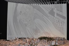 永井豪による「デビルマン」と1/1000スケールの都市のジオラマ。(c)1972-2016 Go Nagai/Dynamic Production All Rights Reserved.