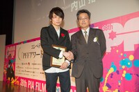 観客賞を受賞した「ヴァニタス」監督の内山拓也。