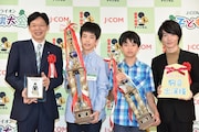 「第5回 J:COM杯 3月のライオン子ども将棋大会」表彰式イベントの様子。