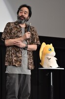 左から監督の元永慶太郎、パタモン。
