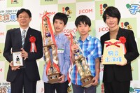 「第5回 J:COM杯 3月のライオン子ども将棋大会」表彰式イベントの様子。