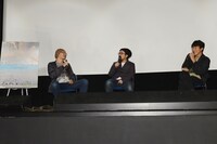 「オーバー・フェンス」トークイベントにて、司会の森直人（左）、監督の山下敦弘（中央）、ゲストの松江哲明（右）。