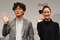 左から松居大悟、蒼井優。