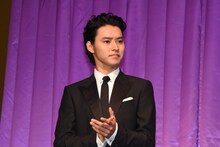 映画「ジョジョの奇妙な冒険 ダイヤモンドは砕けない 第一章」記者会見より、東方仗助役の山崎賢人。