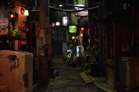 「続・深夜食堂」のセット。