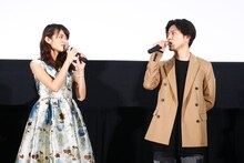 左から早見沙織、入野自由。